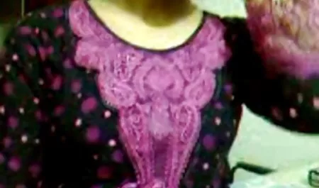 सुंदर सेक्सी हिन्दी पिक्चर फिल्म लैटिना सड़क पर blowjob कर रही है