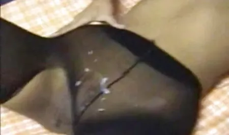 बस्टी रबिड लड़कियों ने आदमी पर वीडियो सेक्सी पिक्चर फिल्म हमला किया