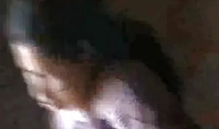 घर का बना Footjob। कुतिया उसकी गर्लफ्रेंड पैर सेक्सी हिन्दी पिक्चर फिल्म licks