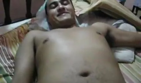 डेरिल अपनी गीली हिंदी फिल्म हिंदी वीडियो सेक्सी चूत को अपनी उँगलियों से छेड़ती है