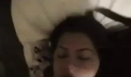 दो सुंदर समलैंगिकों प्रकृति में आराम करते हैं सेक्सी पिक्चर दिखाएं वीडियो में