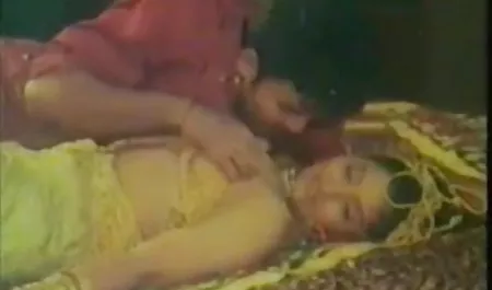 सेक्सी रेडहेड सेक्सी वीडियो पिक्चर दिखाइए इवेलियन लोमड़ी काले मोज़ा में गड़बड़ हो जाती है