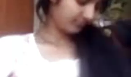 चूत में हिंदी फिल्म दिखाएं सेक्स तीन कोड़े और दो बड़े फट्टे