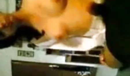 बच्चा किसी सेक्सी हिन्दी पिक्चर फिल्म भी कार्यालय को सजा सकता है, वह काफी स्वागत करता है और यहां तक ​​कि उसके मामूली कपड़े भी अद्भुत लगते हैं