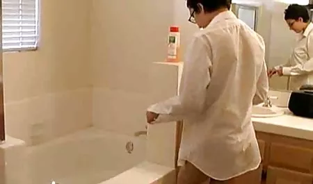 एक युवा श्यामला शावर में खुद को धो रहा है, एक कुतिया जोश से खुद को सहलाती है, अपने सुंदर शरीर को उसके पीछे से साफ करती है हिंदी ब्लू पिक्चर हिंदी ब्लू पिक्चर हिंदी