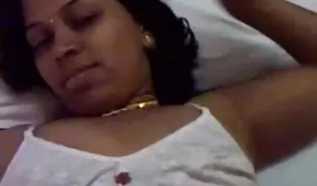 बेबी कूल लयबद्ध संगीत के साथ लयबद्ध संगीत सेक्सी पिक्चर सेक्सी सेक्सी को चूसता है