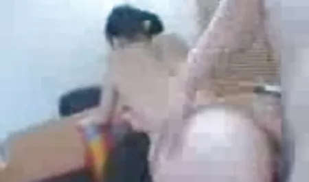 युवा लड़की एक बूढ़े व्यक्ति के शुक्राणु को ब्लू पिक्चर दिखाओ ब्लू पिक्चर हिंदी में निगलती है