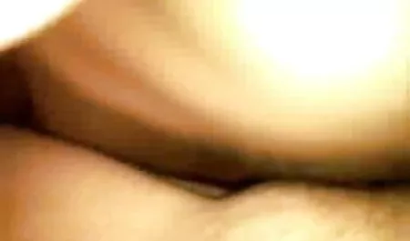 जब कोई सदस्य चूत में प्रवेश करता है, तो लड़की मीठी खुशी सेक्स पिक्चर चाहिए के साथ उड़ जाती है