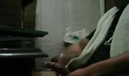 माँ ने उसकी गुलाबी चूत सेक्स सेक्सी पिक्चर फिल्म का हस्तमैथुन किया