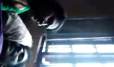 कुतिया खुद को इतना मरोड़ रही है सेक्सी वीडियो की पिक्चर कि उसे अपनी चूत में एक कड़क लंड चाहिए