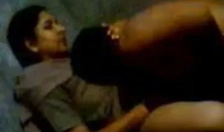 चार्ली लेन सह से पहले उसके शरीर हिंदी पिक्चर सेक्सी फिल्म को सहलाना पसंद करता है