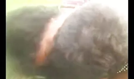 श्यामला मुर्गा हिंदी पिक्चर फिल्म सेक्सी हिंदी में चूसता है और धीरे-धीरे सह निगलता है