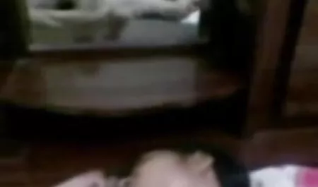 शॉवर में युवा छात्र अपनी मुंडा बिल्ली को करीब सेक्सी फिल्म दिखाइए हिंदी में से दिखाता है