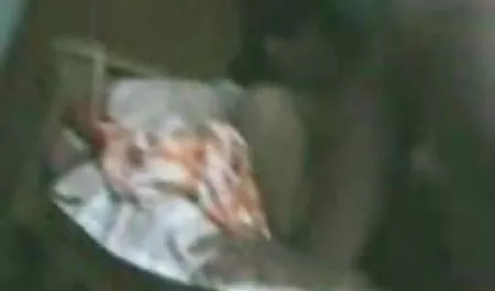 अनुभवी निप्पल Anechka गांव राजस्थानी सेक्सी पिक्चर बढ़िया वाली में एक गहरी blowjob देता है