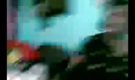 एक सेक्सी पिक्चर दिखाइए शॉवर के बाद अपनी मोटा पत्नी को छोड़ देता है