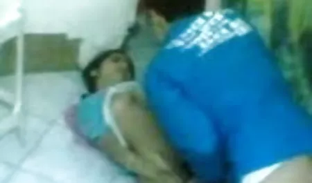 चार्ली चेस को डॉग्सस्टाइल के लिए एक सेक्सी फिल्म बीएफ हिंदी विशाल पिन मिलता है