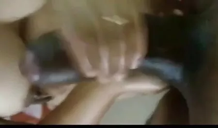 चिकी धीरे से लिंग के सिर को सहलाती है सेक्स पिक्चर सेक्स फिल्म