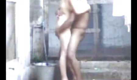 एक भयानक श्यामला के साथ एक पैर पर शांत कमबख्त सेक्सी पिक्चर सेक्स फिल्म