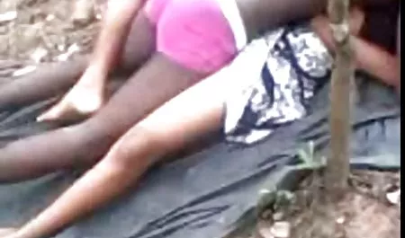 अलीना शॉर्ट स्कर्ट पहनना पसंद करती है, ताकि ज़रूरत पड़ने पर जल्दी से हेम को फाड़ सके और उसके आश्चर्यजनक छेद को स्थानापन्न कर सेक्सी पिक्चर सेक्स फिल्म सके