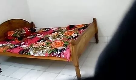 युगल सोफे पर अपना पहला वीडियो बनाता सेक्सी फिल्म पिक्चर हिंदी है