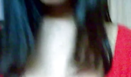 सुंदर बच्चा कुशलता से हिंदी पिक्चर हिंदी पिक्चर सेक्सी मुंह और हैंडल दोनों के साथ काम करता है