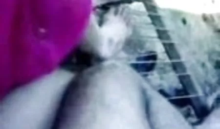 गोरा खुद उसकी गीली सेक्सी फिल्म हिंदी पिक्चर फिल्म चूत को सहलाता है