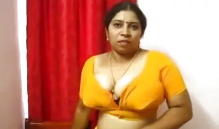 बड़े हिंदी पिक्चर फिल्म वीडियो में सेक्सी स्तन के साथ श्यामला हस्तमैथुन