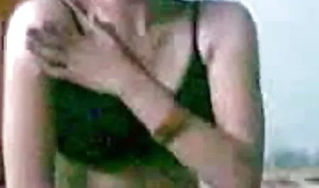 दो सेक्सी मूवी सेक्सी पिक्चर खूबसूरत युवा जोड़े घर पर सेक्स करते हैं