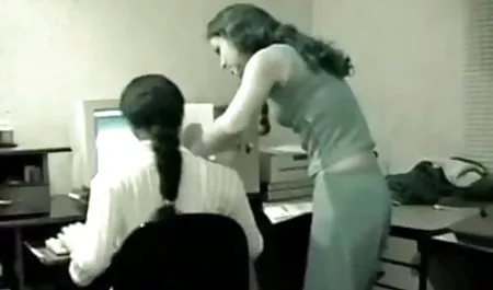 श्यामला एक सोते हुए काले आदमी को चूसती है सेक्सी पिक्चर वीडियो हिंदी