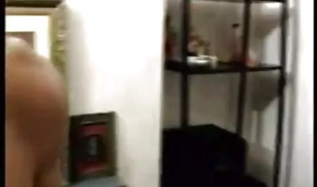 उत्तेजित प्रेमियों की रसोई की सेक्स पिक्चर दिखाइए वीडियो में मेज पर सेक्स