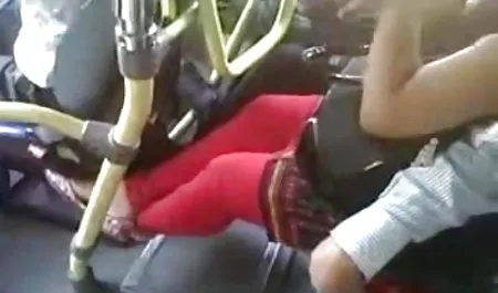 दादी को संदेह नहीं है कि एक मोटा मुर्गा उसकी प्रतीक्षा कर हिंदी फिल्म दिखाएं सेक्स रहा है