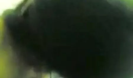 सुंदर गोरा, वास्तव में अपनी माँ के नए प्रेमी को देखना और चोदना चाहता है, उसके सामने उसकी गांड मारता है, छेड़खानी करता है। उसे उम्मीद नहीं थी कि लड़का उसकी गांड को सेक्स सेक्स पिक्चर पकड़ कर गांड में डाल देगा