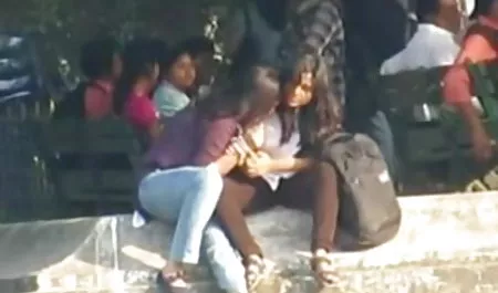 डॉक्टर ने एक परिपक्व कुतिया की पूरी जांच हिंदी पिक्चर फिल्म सेक्सी में की