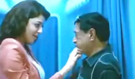 ठाठ बिस्तर पर सेक्सी पिक्चर हिंदी में गर्म लैटिना उसे बिल्ली सहलाता है