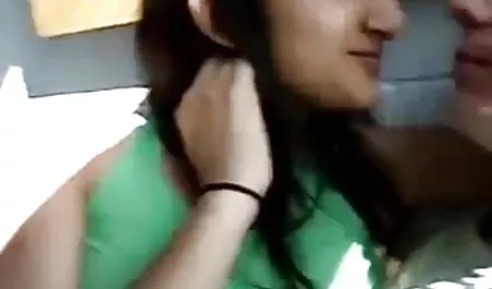 एक हिंदी पिक्चर फिल्म सेक्सी हिंदी में हॉट स्टूडेंट, जबकि कंप्यूटर क्लास में कोई नहीं है, अपनी पैंट उतारता है और वेबकैम के सामने हस्तमैथुन करने लगता है