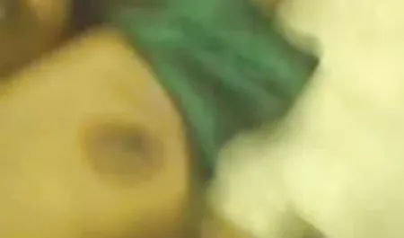 लाल सोफे पर अकेली पेंटीहोज सेक्सी पिक्चर हिंदी वीडियो मूवी में लड़की