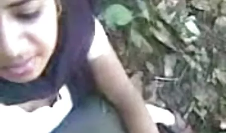 सेक्सी नीचे पहनने के कपड़ा में एक श्यामला उसे गधे में मोटा लंड पाने सेक्सी इंग्लिश पिक्चर दिखाइए के लिए प्यार करता है