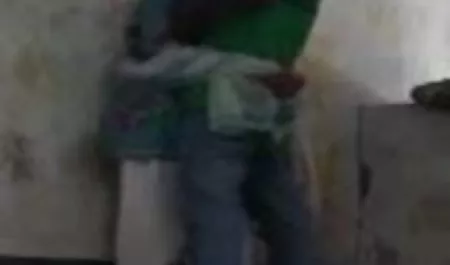 ड्यूड कार्यालय में एक वासना सचिव पर हिंदी में सेक्सी पिक्चर मूवी लड़ता है