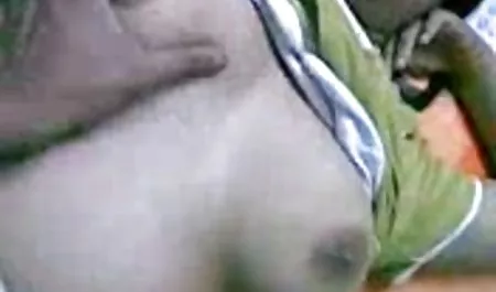 पैंटी में हॉट कुतिया सेक्सी पिक्चर वीडियो हिंदी उसके स्वादिष्ट स्तन को सहलाती है