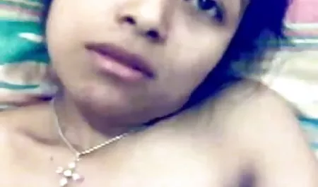 समलैंगिकों के एक झुंड ने एक पागल सेक्सी पिक्चर दिखाएं वीडियो में तांडव का मंचन किया