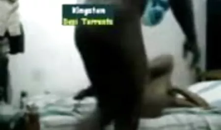 वह सेक्स चाहती है और एक हाथ हिंदी पिक्चर फिल्म सेक्सी वीडियो से खुद को संतुष्ट करती है