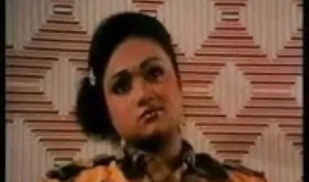 सेक्सी चेक लड़की कैमरे के सामने अपनी स्वादिष्ट चूत का प्रदर्शन करती सेक्सी वीडियो पिक्चर बताओ है, और शूटिंग के बाद, वह ऑपरेटर के लिए एक डिक चूसती है