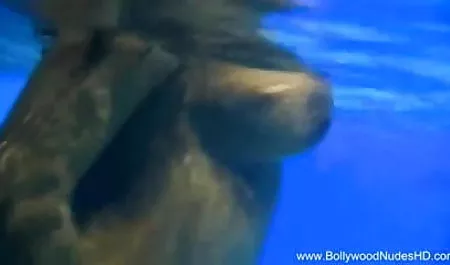 जाँघिया और सफ़ेद घुटने-ऊँची बालियों में बच्चा खुद को सहलाता है बॉलीवुड सेक्सी पिक्चर