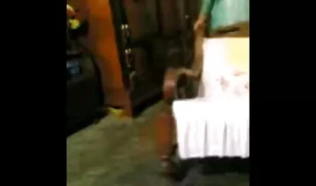 आइसक्रीम की तरह एक लंड चूसती और चाटती सेक्सी फिल्म हिंदी बीएफ