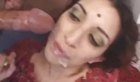 भव्य स्तन वाले लैटिना ने दो पुरुषों को संभाला सेक्स हिंदी पिक्चर