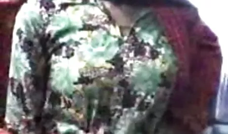 पति ने सोफे पर एक युवा गृहिणी की ब्लू पिक्चर वीडियो में सेक्स चुदाई की