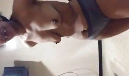 हाहल खुद को अपनी प्रेमिका के रसीले पके स्तन से नहीं फाड़ सकता ब्लू पिक्चर ब्लू फिल्म हिंदी है, वह इस प्राकृतिक अच्छे को छूता है, सहलाता है और चूमता है और लिंग धीरे-धीरे ऊंचा और ऊंचा होता जाता है।