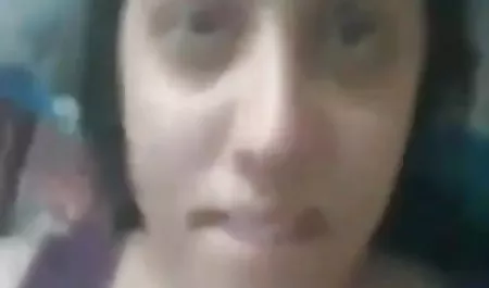 Jayden एक डिक हिंदी फीचर फिल्म सेक्सी का सपना देख उसके शरीर को सहलाता है