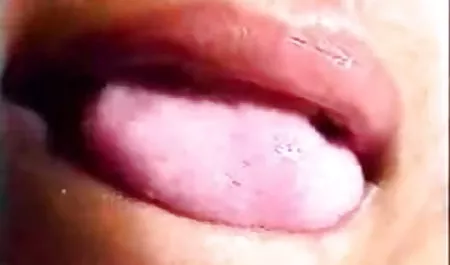 नहाने के बाद मैंने वीडियो फिल्म सेक्सी हिंदी में एक ब्लोजॉब किया