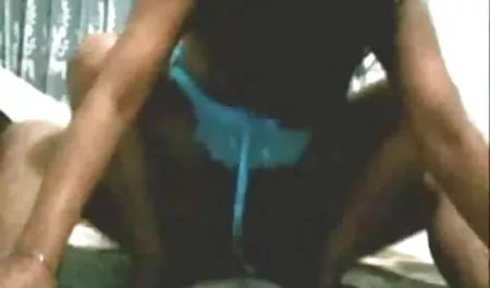 पूल के पास सेक्सी गोरी धूप हिंदी सेक्सी मूवी पिक्चर सेंकती है और जोश से उसकी चूत में उंगली करती है